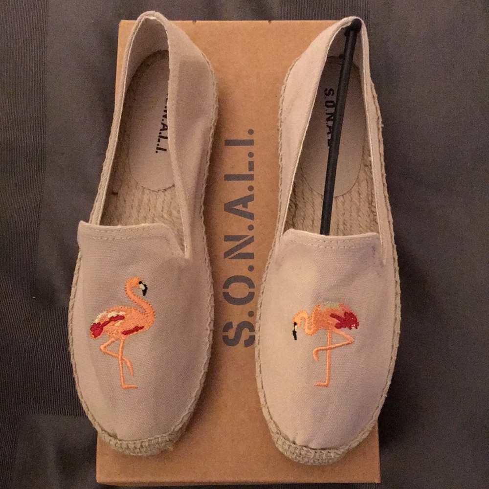 🎉HOST PICK🎉 NWT FLAMINGO SONALI FLATS SIZE 37